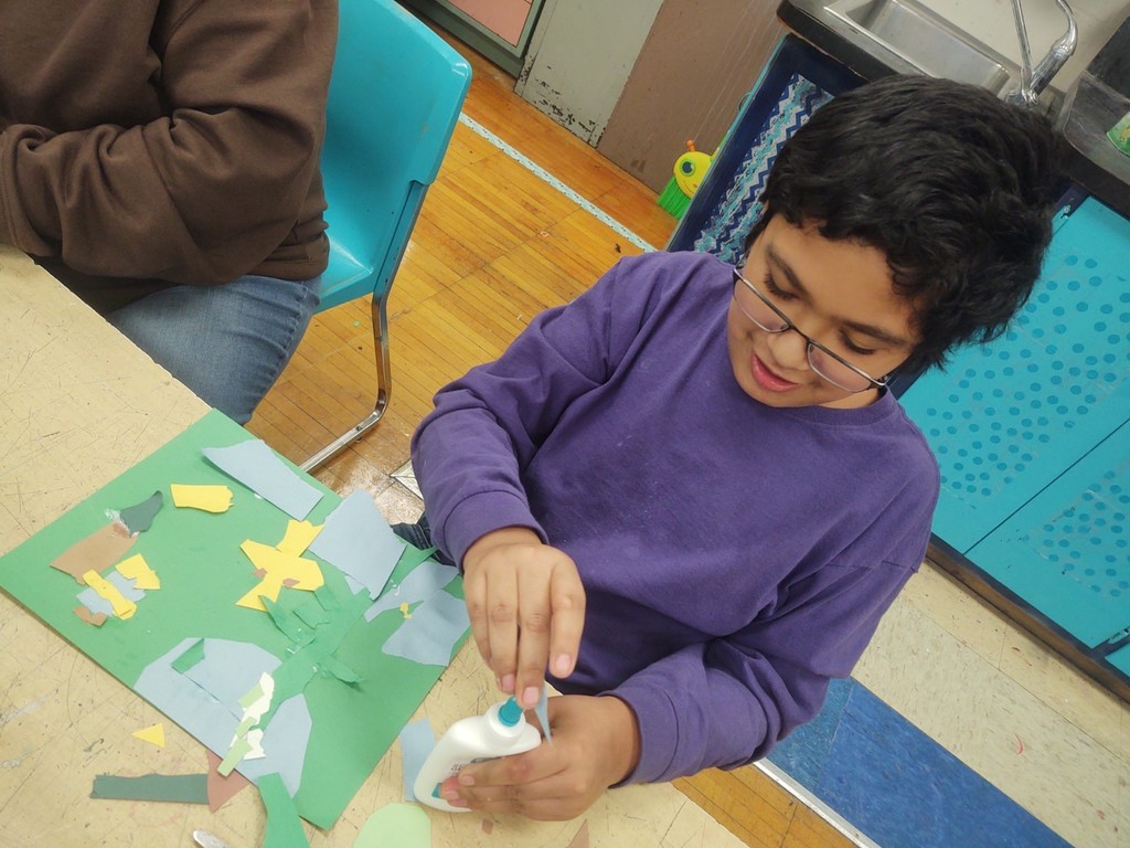 3rd graders working on colleges.