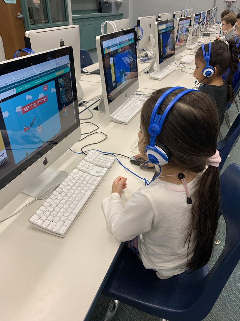After learning about internet safety and gaining some mouse skills, kindergarteners are working on navigating child-friendly websites to explore and play good-fit games.