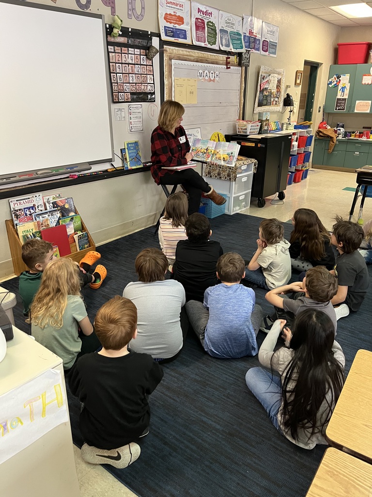 Rotarian Kim Hammes reading to Ms. Eischens Second Grade class.