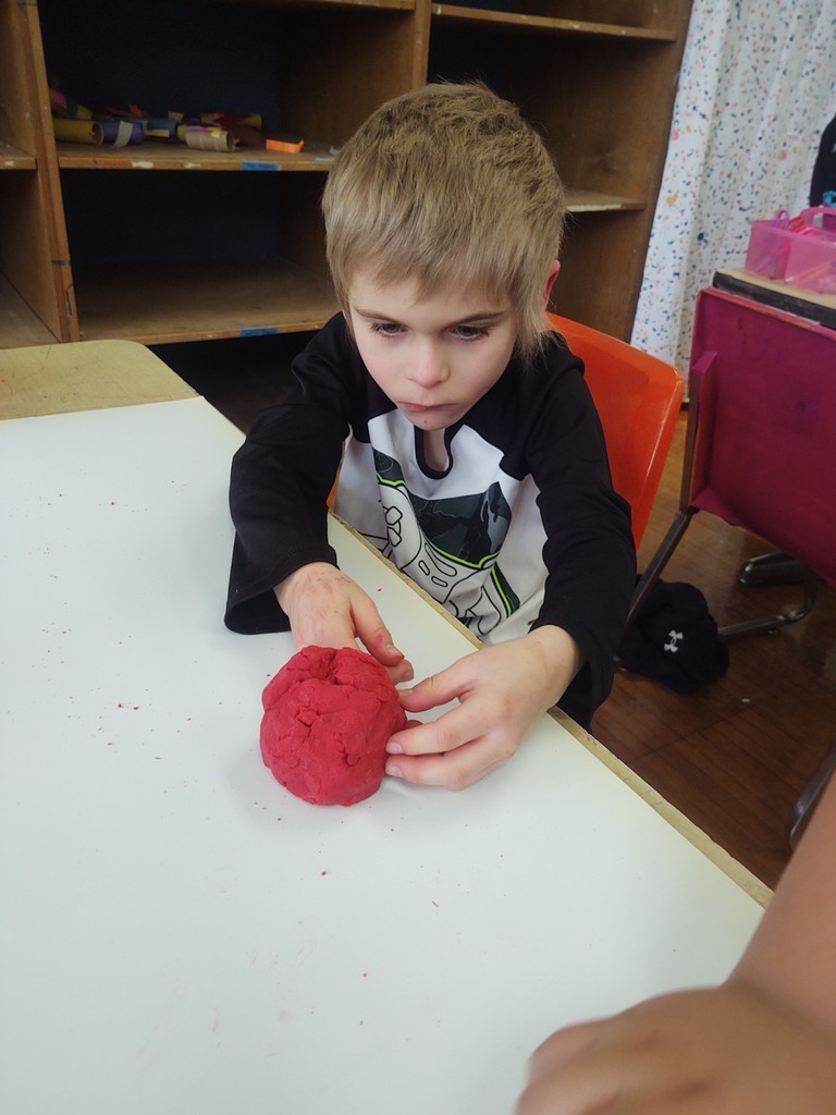 1st Graders explore with playdough to prepare to work with clay. #LSHGiants