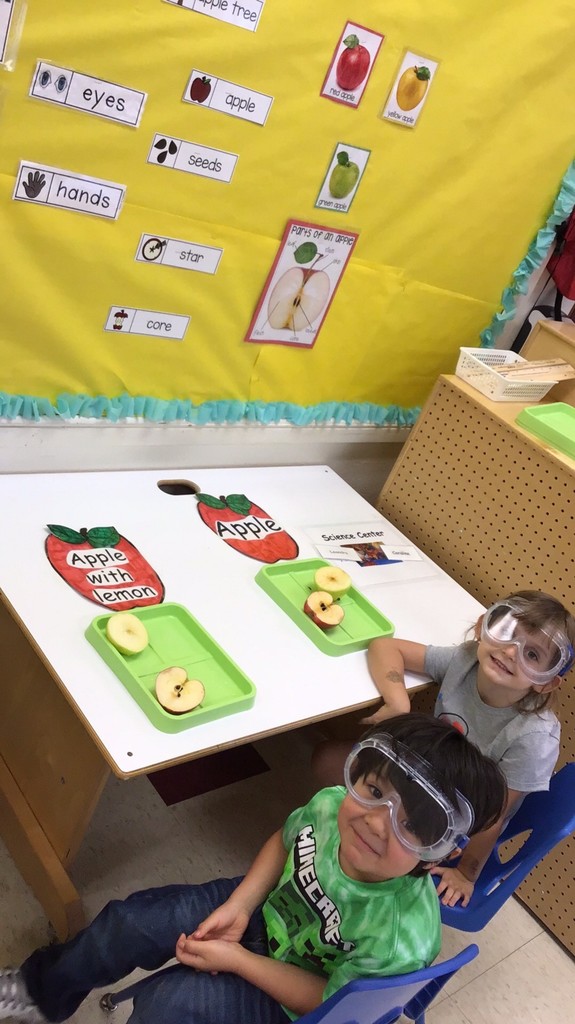 Ms. Lisa’s afternoon preschoolers are having fun playing and learning about apples! 